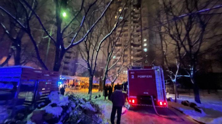 В столичном секторе Ботаника произошел пожар в жилом доме.