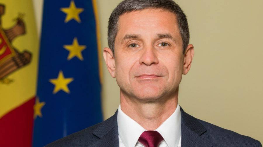 Viitorul ministru al Apărării a declarat proprietăți imobiliare, o mașină și un depozit bancar.