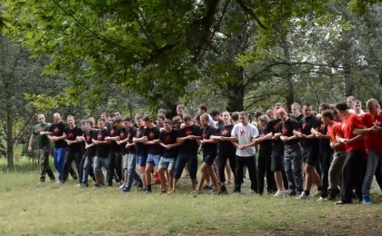 Sute de activişti ai Partidului Comuniştilor au fost instruiţi, într-o pădure din sudul ţării, cum să mobilizeze masele şi se organizeze revoluţii.