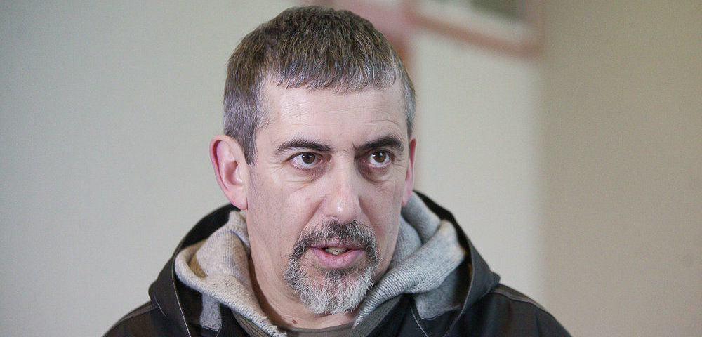 Суд выдал санкцию на арест защитника русских школ в Латвии.