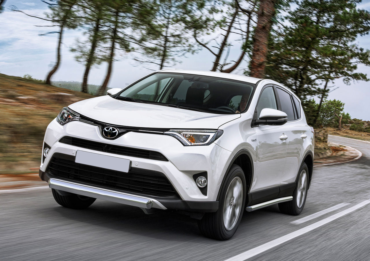 Под отзыв попали практически все модели, включая популярный кроссовер Toyota RAV4.