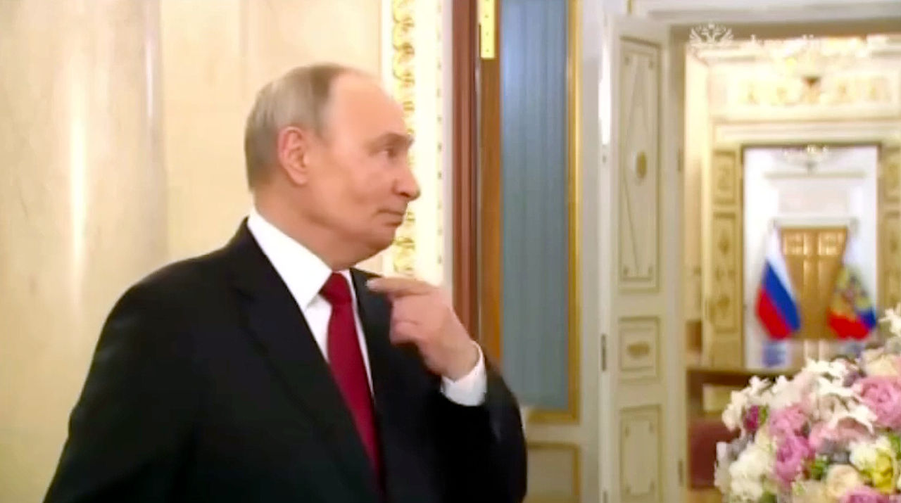 În Rusia a fost publicat un video preliminar cu Putin: M-a iritat gâtul, era să tușesc.