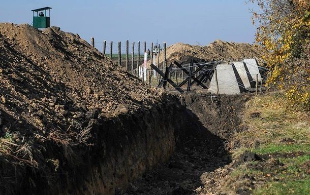 Пограничники говорят, что уже вырыли 380 км противотанковых рвов на российской границе.