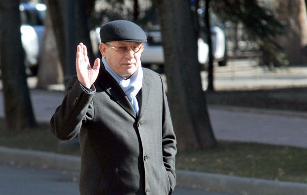 Ghimpu a comentat și declarația lui Dodon, precum că Anatol Șalaru ar urma să fie exclus din PL la consiliul național al partidului, care se va desfășura la mijlocul lunii decembrie.