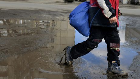 Подростки вступают в сговор и убегают из дома.