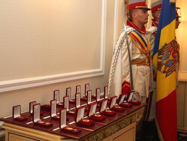 Un alt record după Moscova? Dodon a înmânat distincții de stat. Foto: facebook