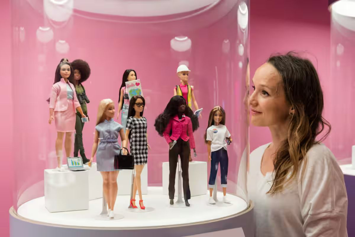 Oamenii de știință au descoperit că Barbie evoluează.