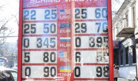 De la începutul anului, leul moldovenesc s-a depreciat cu 34% faţă de dolar şi cu 26% faţă de euro. În plus, acesta a slăbit şi în faţa rublei ruseşti cu 22%.