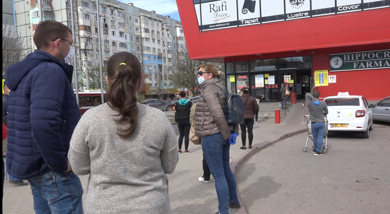 В Бельцах в магазинах большие очереди перед Пасхой.
