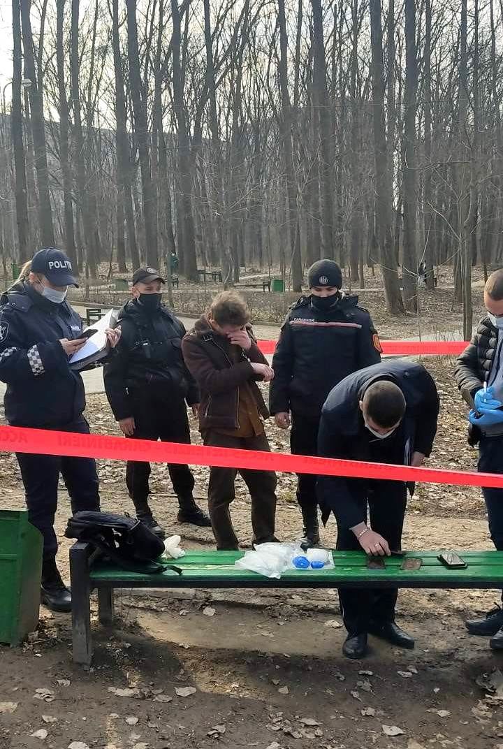 На Буюканах полиция задержала мужчину с большим количеством наркотиков.
