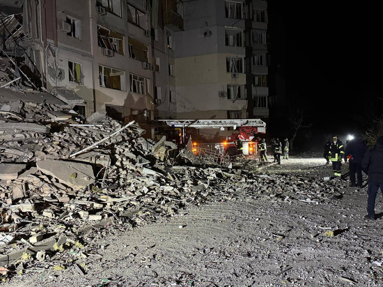 В Херсоне авиабомба попала в многоэтажный дом: есть пострадавшие.