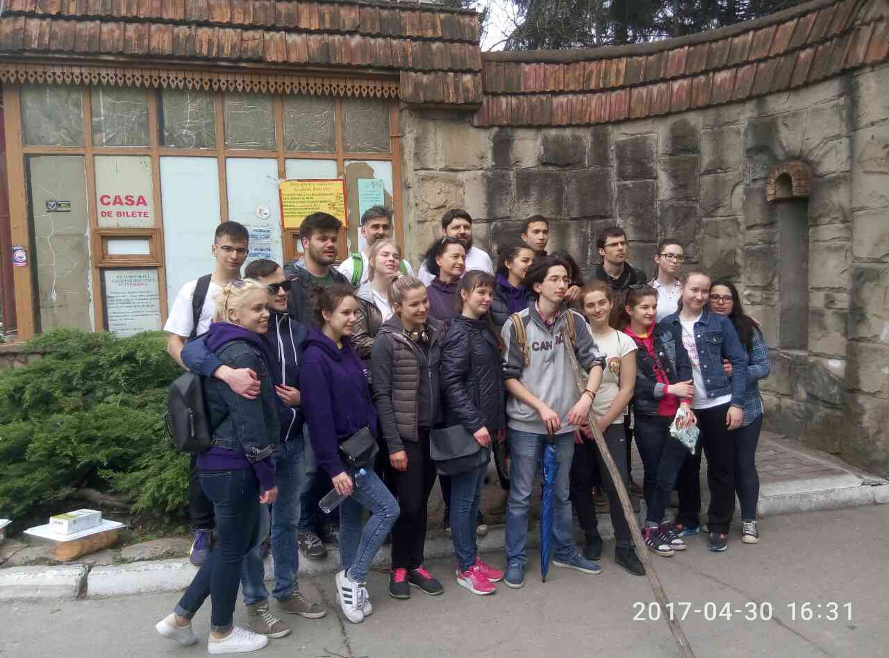Peste 70 de voluntari au intervenit la salubrizarea Grădinii Botanice. 