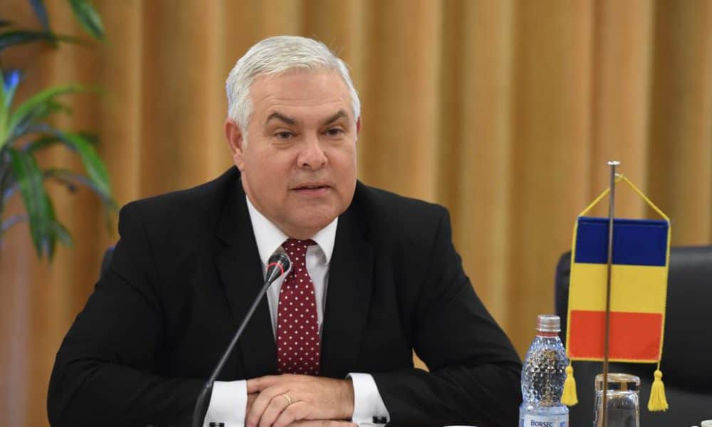 Глава Минобороны Румынии объяснил ситуацию с найденными обломками дрона.