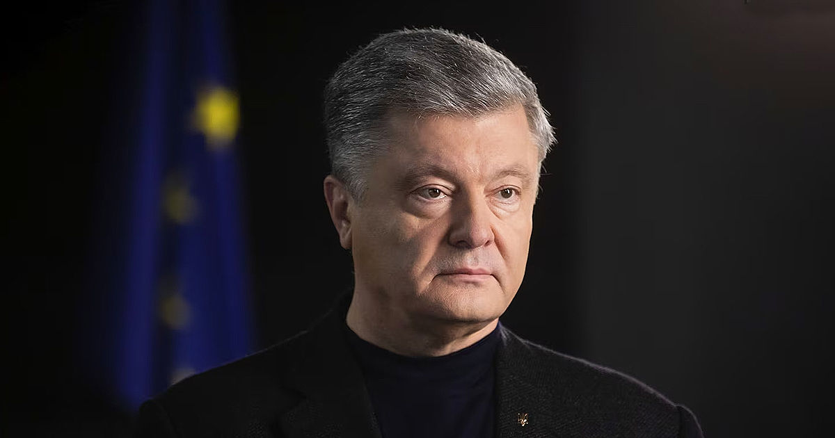 Порошенко подтвердил блокировку своих счетов: "Не могу купить кофе на заправке".
