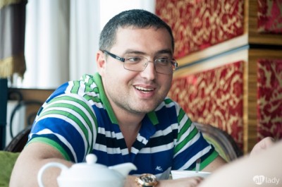 Renato Usatîi este divorţat, are doi copii şi visează să întîlnească o femeie cu care să întemeieze o familie adevărată.