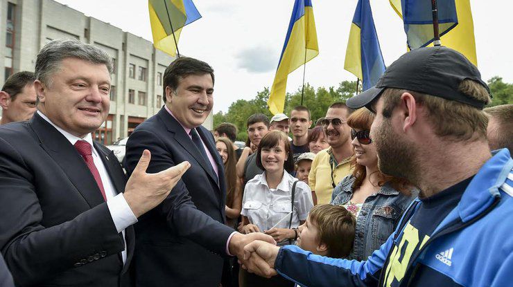 "В многонациональной Одесской области нужно к каждому найти своим слова", - сказал Порошенко.