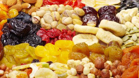 Beneficiile nutriţionale ale fructelor sunt bine cunoscute, iar porţia recomandată este de două fructe pe zi. Foto:driedfruitushil.blogspot.com