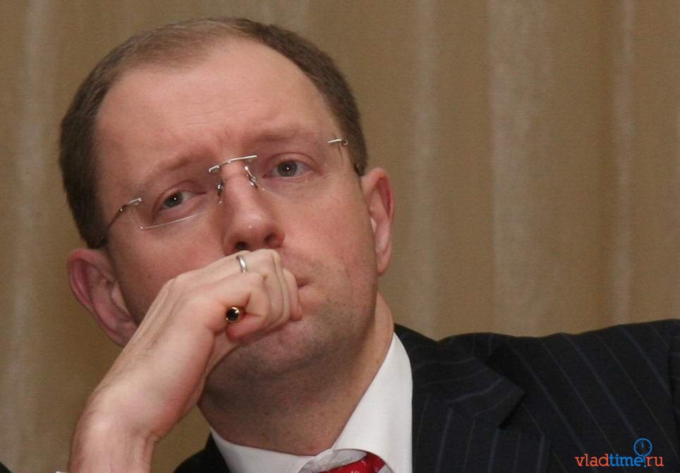 Яценюку сказали, что вовлечение в такие опасные игры военную организацию государства губительно.  Фото: vladtime.ru