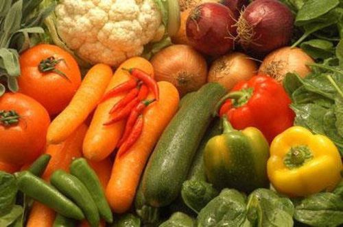 Так, в феврале на 10,9% подорожали фрукты, на 10,3% — овощи.