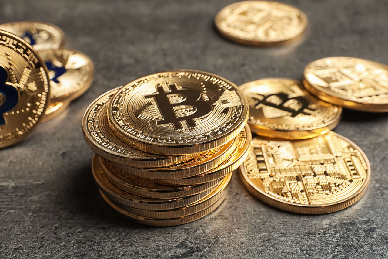 Биткоин вырос почти на 10% и торгуется на отметке в $23,8 тысячи.
