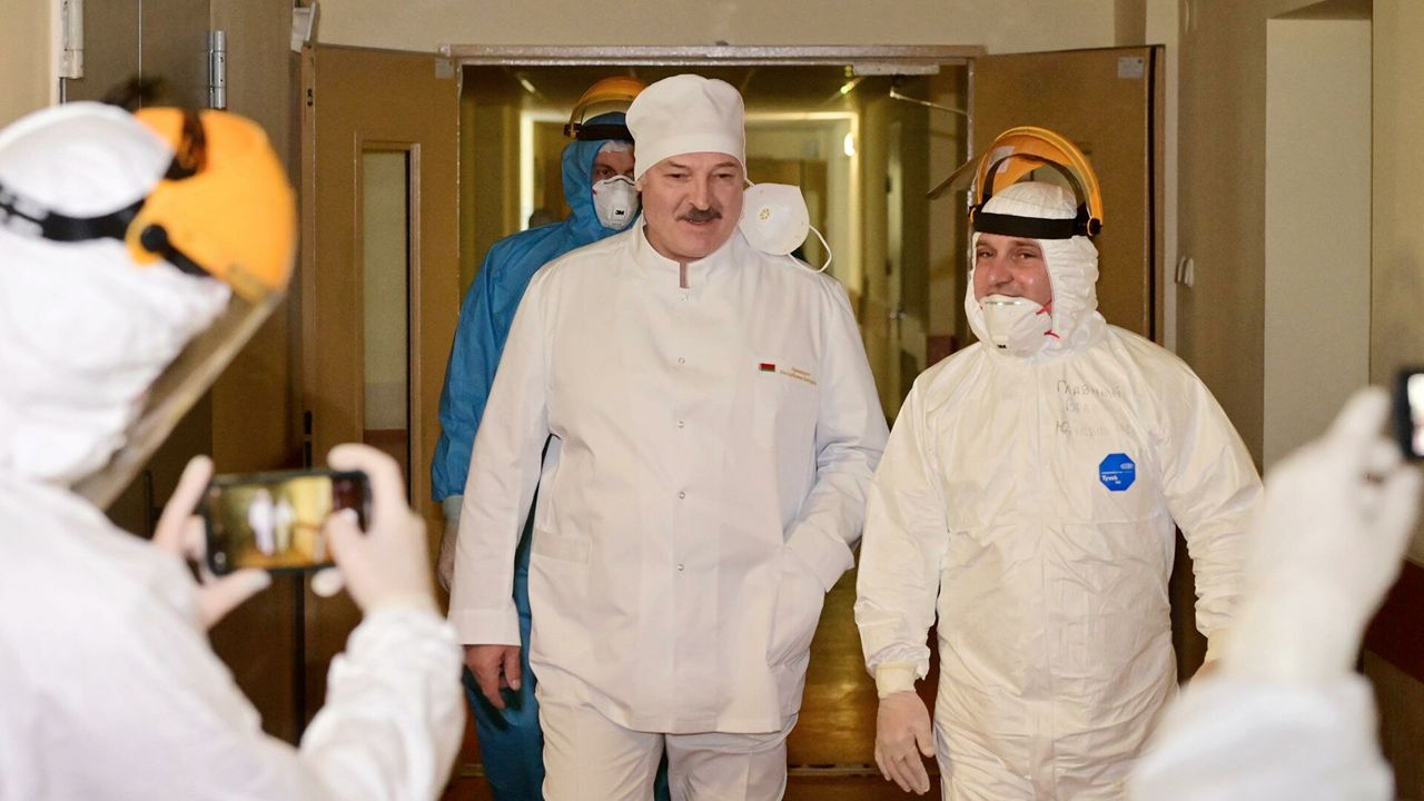 Лукашенко подписал указ о производстве в Белоруссии вакцины от коронавируса.