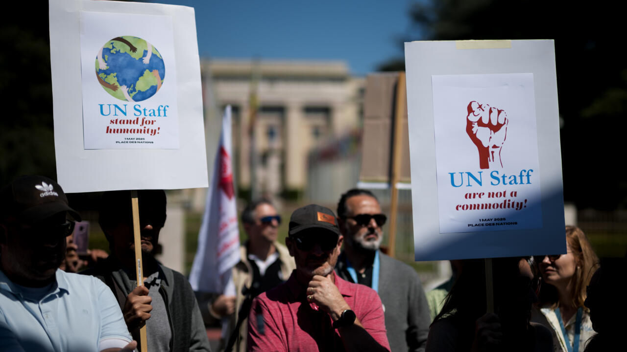 Angajații ONU din Geneva protestează față de reducerile de personal din cauza politicilor lui Trump.