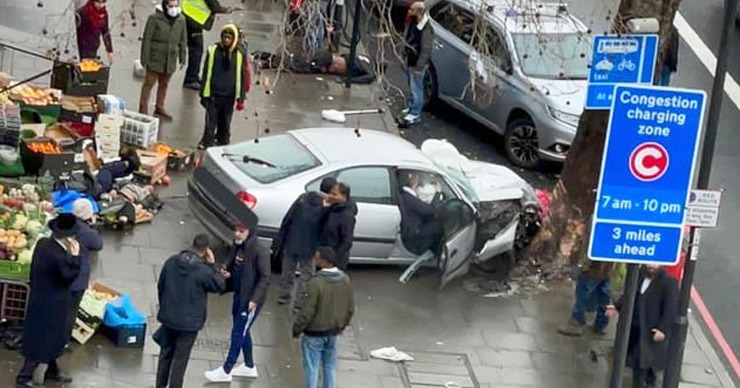 В Лондоне автомобиль въехал в толпу прохожих.