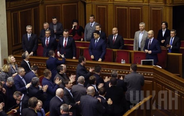 Госслужащие Украины обязаны сохранять политическую нейтральность и служить стране. Фото: unian.net