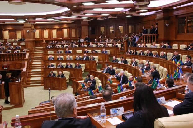 La rândul său, socialistul Igor Dodon, membru al Comisiei de anchetă, spune că a insistat ca să fie audiat și Iurie Leancă.