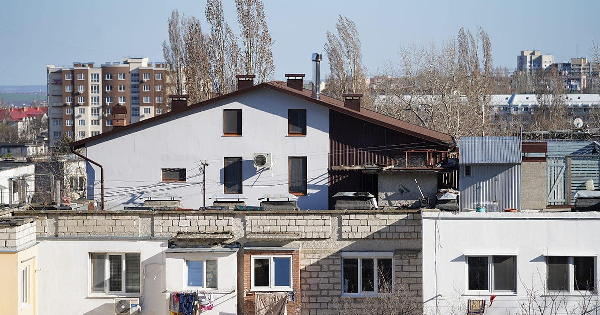 Власти обнародовали новые подробности о доме на крыше многоэтажки.