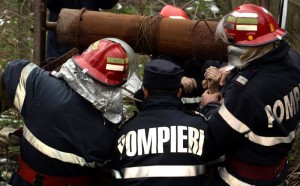 Un bătrânel de 77 de ani din satul Sofia, Drochia, a tras o spaimă soră cu moartea, ieri, când a căzut într-o fântână.