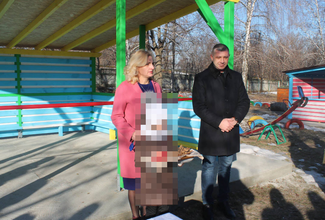 Две фирмы из Страшен с одним командным пунктом выиграли большинство тендеров.