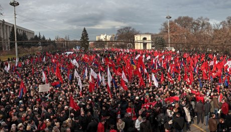 Молдавская оппозиция обвинила власти в том, что они проводят тайные переговоры с ЕС, игнорируя мнение граждан и грубо нарушая тем самым Конституцию.