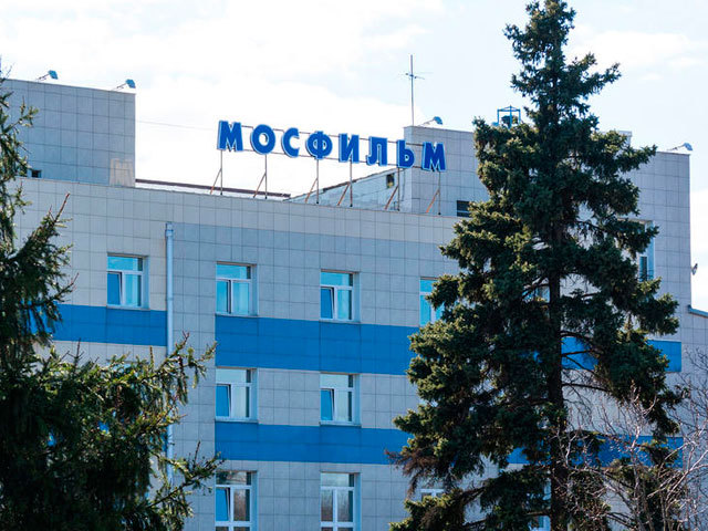 В пресс-службе столичной полиции подтвердили информацию об угрозе взрыва, добавив, что неизвестный мужчина сообщил о заложенной бомбе.