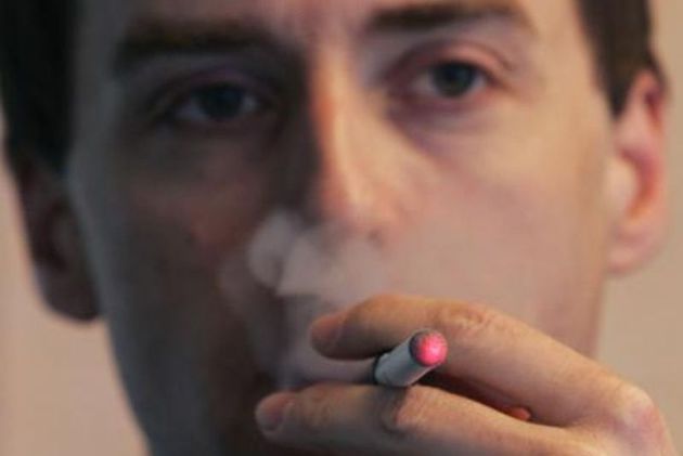 Ţigara electronică, comercializată de multe ori sub promisiunea de a-i ajuta pe fumători să renunţe la acest viciu.