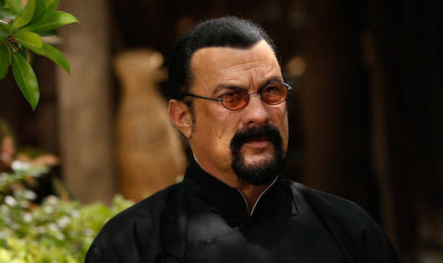 Celebrul actor Steven Seagal promovează o monedă virtuală.