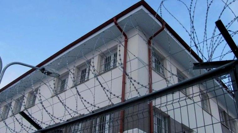 Парня, убившего приятеля из-за колонки, осудили на 21 год.