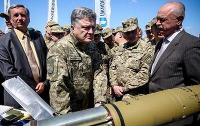 Во время относительного затишья в зоне АТО украинские военные готовились к отражению танкового наступления сепаратистов.