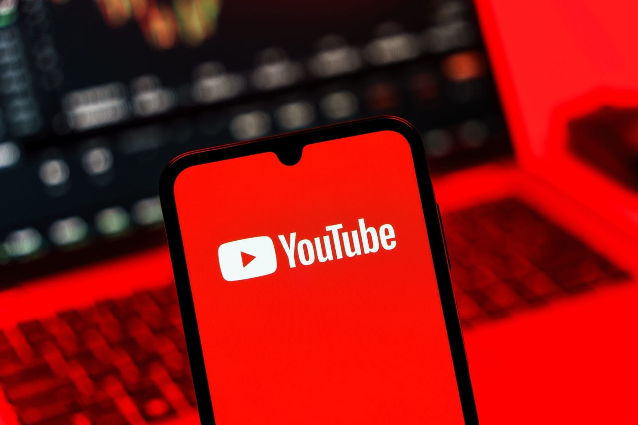 YouTube lansează funcția de dublare automată în rusă și alte 30 de limbi pentru toate canalele.