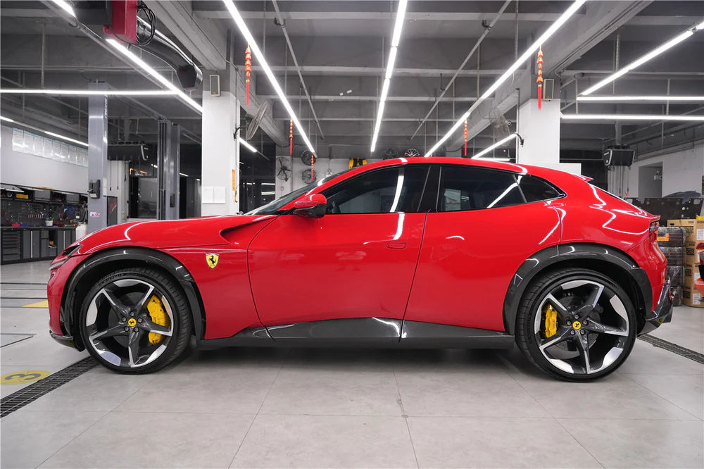 Страх перед ростом цен ускорил импорт авто: самым дорогим стал Ferrari Purosangue F175.