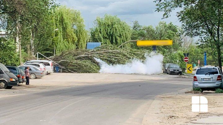 Очевидцы об утечке газа на заправке: Мы быстро остановили транспорт.