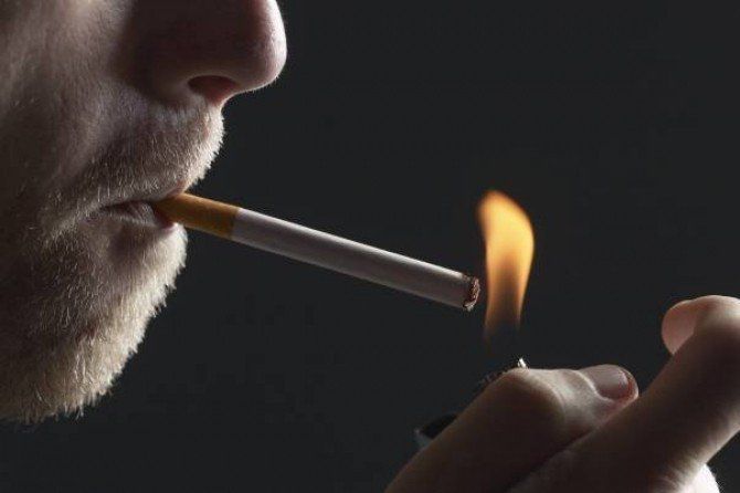 Ministerul Sănătății atestă micșorarea numărului de îmbolnăviri asociate cu expunerea la fumul de tutun. Foto: dcnews.ro