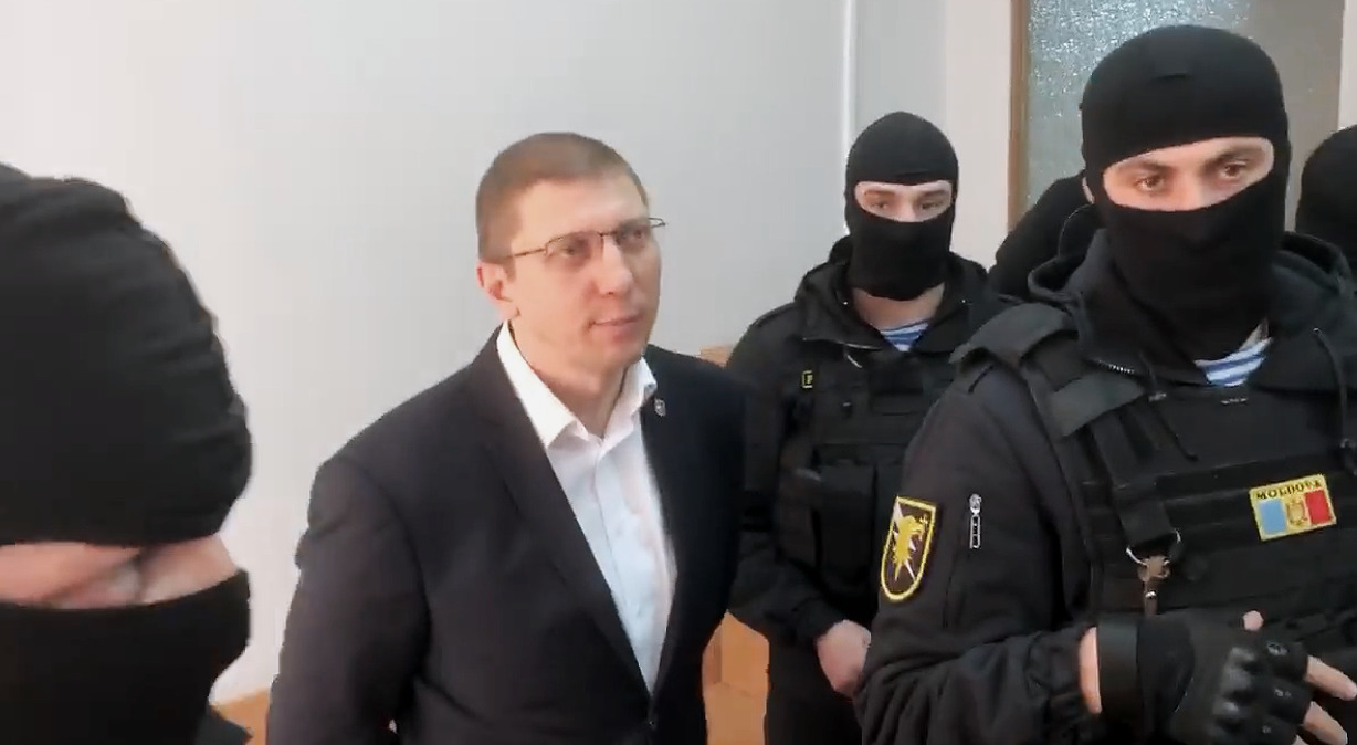 Морарь отрицает, что получал какие-либо указания от Плахотнюка. 