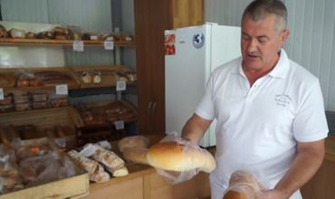 Через 24 часа после выпечки социальный хлеб из Каушан уже невозможно есть.