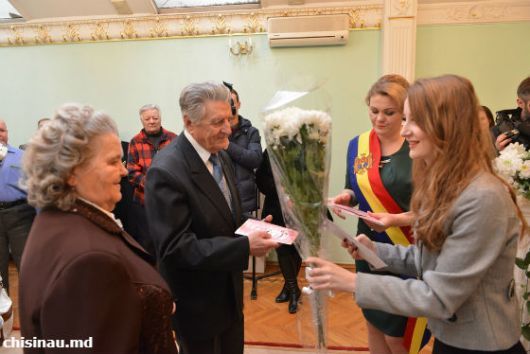 Zeci de cupluri din capitală au sărbătorit nunţile de aur şi diamant. 