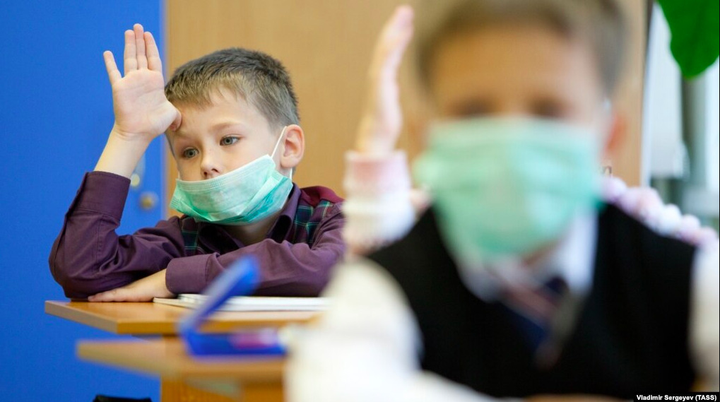 Около 70 учащихся в столице заразились новым коронавирусом.