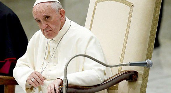 Papa Francisc pledează pentru o formă de descreștere economică și o revoluție energetică care să ducă la un moment dat la abandonarea completă a combustibililor fosili.