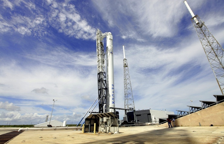 Запуск корабля состоится с помощью ракеты-носителя Falcon 9 с базы ВВС США.