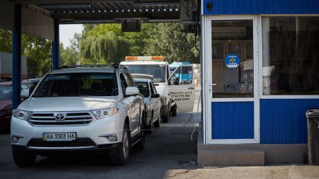 Украинские власти объявили, что отключение продлится до 15:00 этого дня.