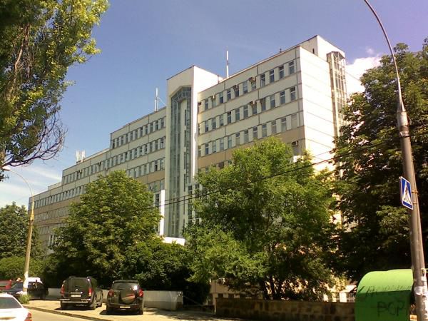 Было принято решение и дальше предоставлять бесплатные услуги по страховому полису.